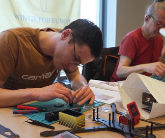 Replay Focus - Des drones pour l'Ukraine : en Belgique, des bénévoles agissent dans l'ombre