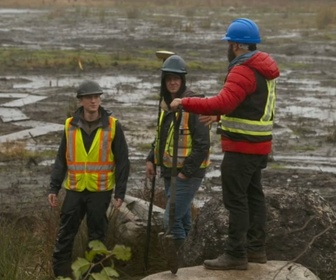 Replay Le mystère d'Oak Island : la course au trésor - S10E25 - Sous la trappe