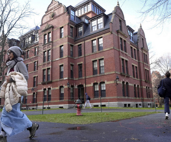Replay Info éco - Gel des demandes de visas pour étudiants étrangers aux États-Unis : une manne économique menacée