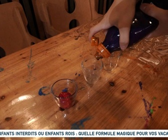 Replay Un jour, un doc - Enfants interdits ou enfants rois : quelle formule magique pour vos vacances ?