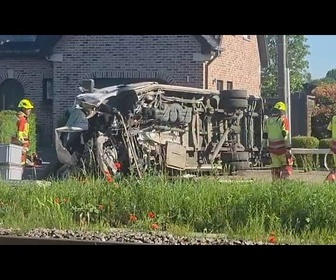 Replay Un train percute un bus scolaire en Belgique, faisant au moins quatre morts