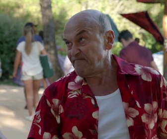 Replay Camping paradis - S15 E07 - Les bikers au camping (Partie 1)