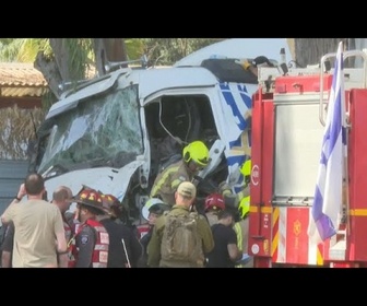 Replay Israël : un camion fonce sur un arrêt de bus près de Tel-Aviv, faisant au moins un mort