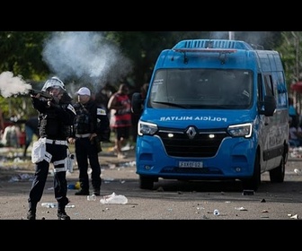 Replay Heurts entre supporters de Flamengo et la police à l'aéroport de Rio