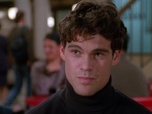 Replay Beverly Hills, 90210 - S07 E15 - Le fantôme de l'université