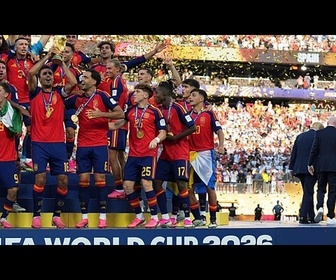 Replay Trump et Infantino remettent le trophée de la Coupe du monde à l'Espagne