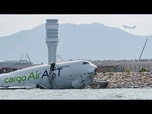 Replay Un avion cargo dérape sur la piste à Hong Kong, tuant deux employés de l'aéroport