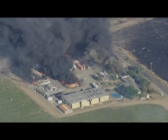 Replay Explosion sur un site de feux d'artifice en Californie déclenche un incendie massif