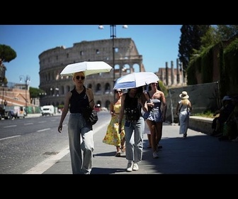 Replay Rome : guides et touristes tentent de lutter contre la chaleur estivale