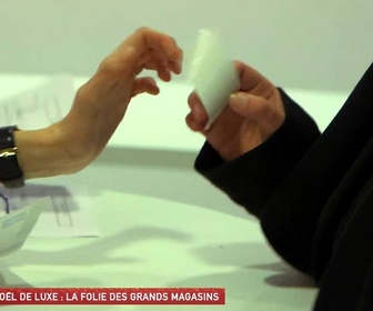 Replay Un jour, un doc - Noël de luxe : la folie des grands magasins (1/2)