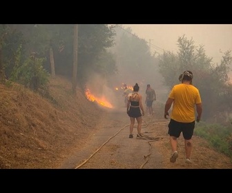 Replay Images spectaculaires de l'incendie qui a déjà ravagé plus de 200 hectares en Galice