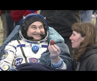 Replay Retour sur Terre à bord d'un Soyouz de deux cosmonautes russes et d'un astronaute américain
