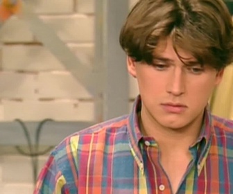 Replay Hélène et les garçons - S09 E03 - Le choc