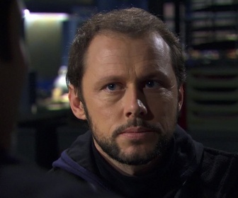 Replay Central nuit - S07 E01 - Histoire de famille