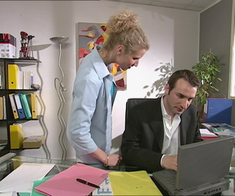 Replay Un gars, une fille - S2E42 - Bureau de Jean (1)