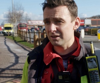 Replay Ambulance, code rouge - S1E3 - Poignardé en plein jour