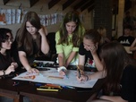 Replay Focus - Ukraine : un camp thérapeutique pour les jeunes face aux traumatismes de la guerre