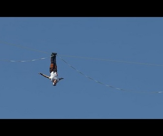 Replay Un slackliner estonien défie une ligne à 120 mètres au-dessus de Séoul