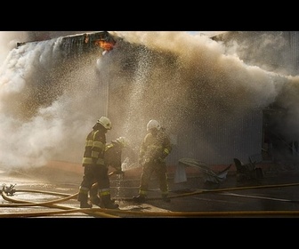 Replay Ukraine : une frappe russe sur un entrepôt qui stockait des explosifs fait au moins 37 morts