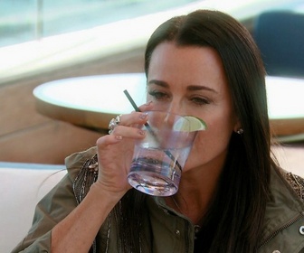 Replay Les real housewives de Beverly Hills - S4 E4 - Tout un cirque !