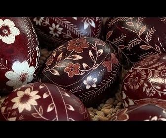 Replay En Slovénie, des femmes perpétuent l'art pascal ancestral des œufs drsanke