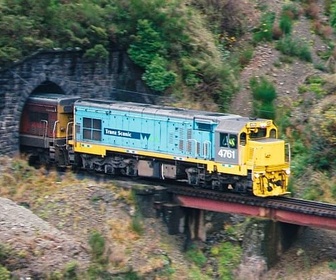 Replay Île du Sud : du Pacifique aux Alpes du Sud - Un billet de train en Nouvelle-Zélande