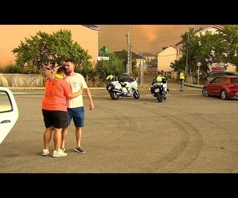 Replay Les vents et la chaleur intensifient les incendies de forêt dans la province de León en Espagne