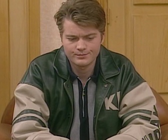 Replay Premiers baisers - S03 E37 - Un bon copain