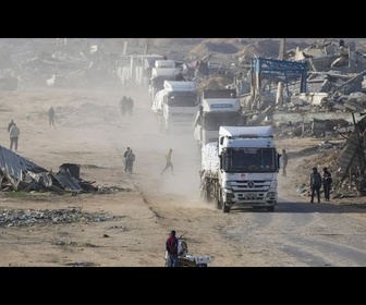 Replay Des camions avec de l'aide pour la bande de Gaza traversent la frontière à Rafah