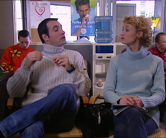 Replay Un gars, une fille - S3E93 - Don du sang