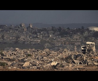 Replay Des panaches de fumée s'élèvent au-dessus de Gaza alors qu'Israël prépare une offensive élargie