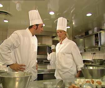 Replay Un gars, une fille - S5E66 - À l'école hôtelière (2)