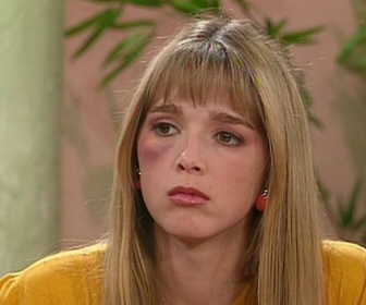 Replay Hélène et les garçons - S02 E10 - Le sac en croco