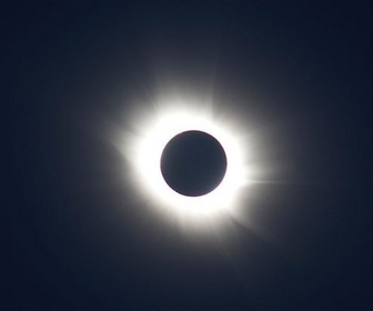 Replay Astronomie : voyage vers les étoiles ! - Éclipse totale au-dessus de l'Europe
