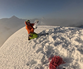 Replay Élément Terre, le reportage - Climat : braver les sommets pour percer les secrets des neiges éternelles