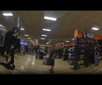 Replay Un singe de compagnie s'échappe dans une boutique d'Halloween au Texas