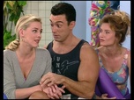 Replay Les filles d'à côté - S10 E01 - Le choc des titans
