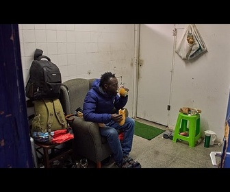 Replay Espagne : la police expulse 400 personnes du plus grand squat de Catalogne