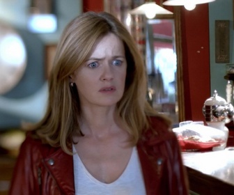 Replay Caïn - S04 E03 - Tout sur Lucie