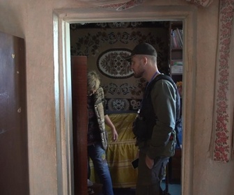 Replay Ukraine : un volontaire ukrainien aide les villageois de Kherson