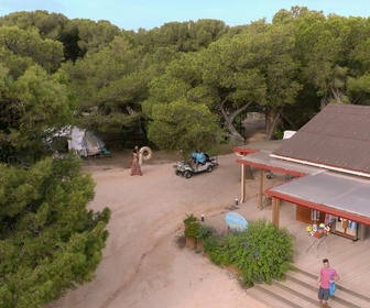 Replay Camping paradis - Coup de théâtre au camping (Partie 1)