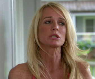 Replay Les real housewives de Beverly Hills - S2 E18 -Tensions et anxiété