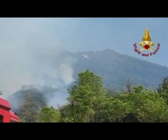 Replay Incendie du Vésuve : les flammes sont visibles même depuis Naples