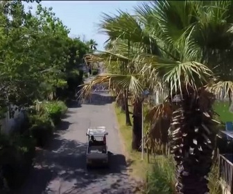 Replay C'est votre vie - État des lieux des bungalows, cuisine, entretiens des espaces verts... BFMTV teste les métiers de l'ombre dans les campings