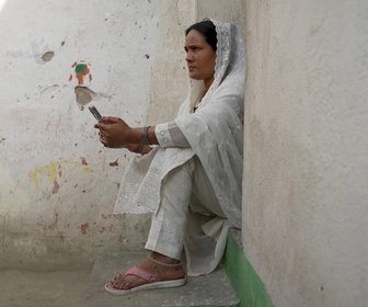 Replay Focus - Pénurie de gaz, travailleurs migrants pris en étau... La guerre au Moyen-Orient fragilise l'Inde