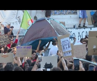 Replay Tentes à Lisbonne : des manifestants dénoncent la crise du logement