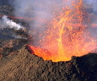 Replay La Réunion, au coeur des volcans - Des volcans et des hommes