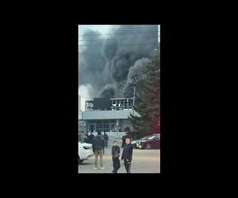 Replay Des images montrent des colonnes de fumée après une frappe meurtrière sur une usine russe
