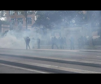 Replay Lyon : la police disperse des manifestants au gaz lacrymogène devant l'université Jean-Moulin
