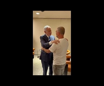 Replay Netanyahu rencontre le passager salué comme un héros après l'attaque dans le cockpit